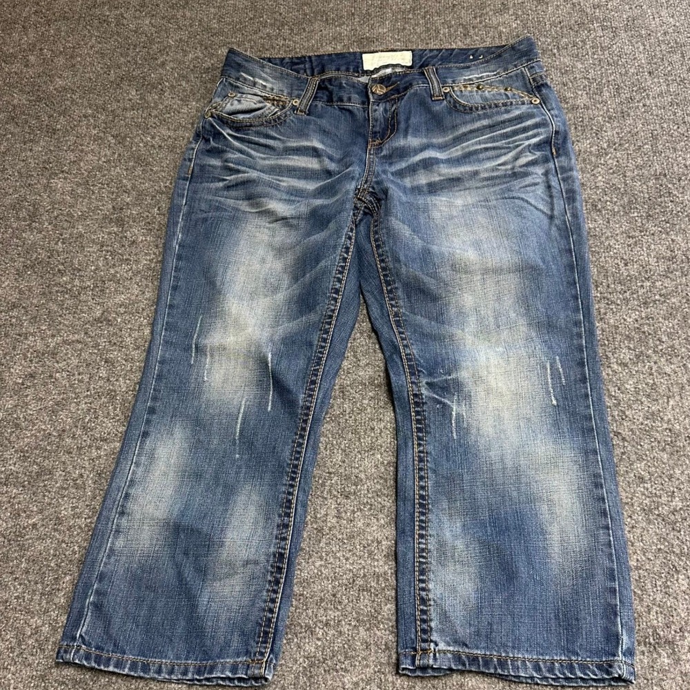 Maurices Capris Womens Size 7/8 Blue Denim Mid Rise Studded Cropped Jeans